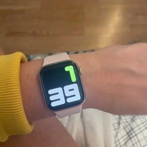 APPLE WATCH- series 4, 40 mm w/ cellular